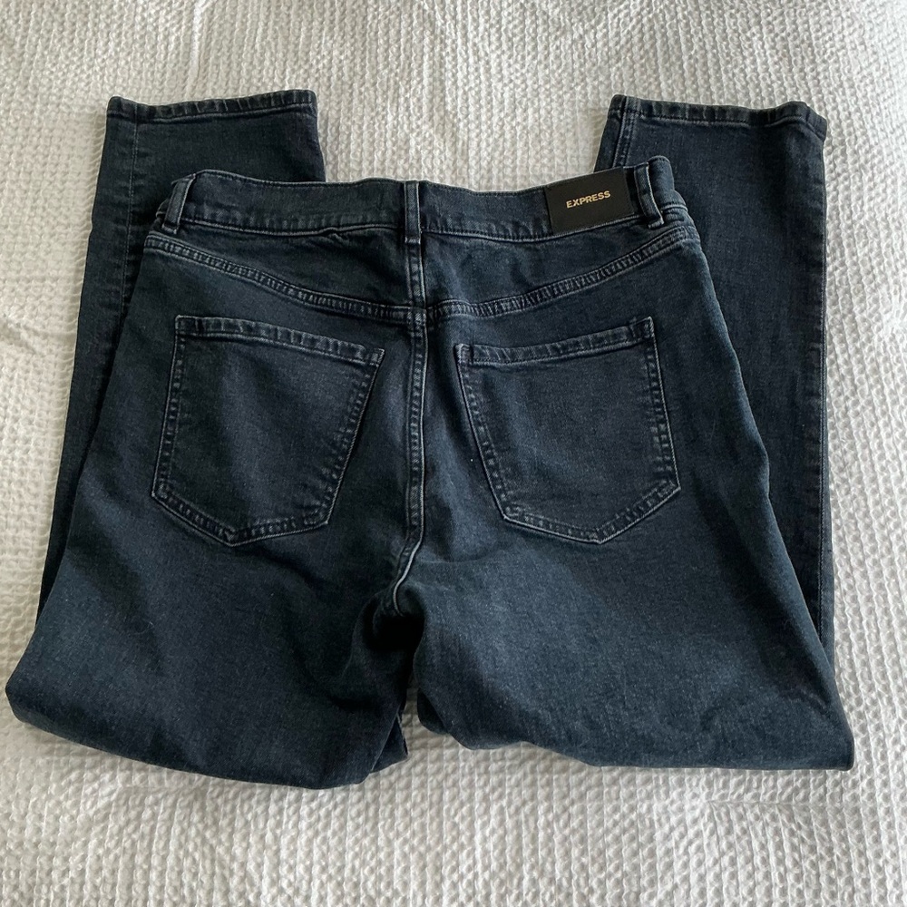 Express Super High Rise Mom Straight Leg Jeans - Picture 4 of 7